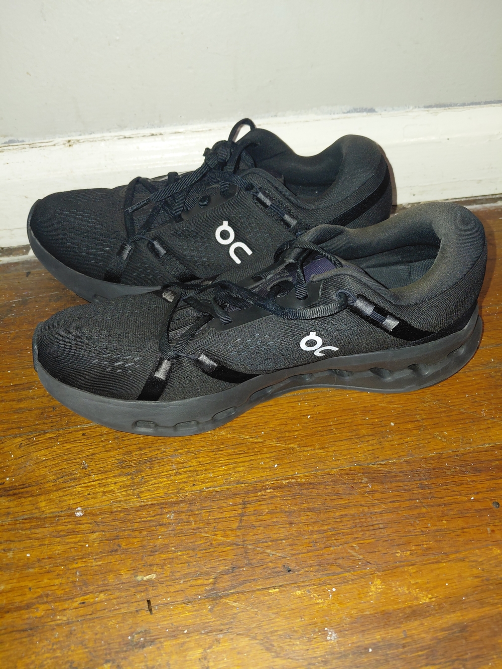 On Running Men's Black Low-Profile Athletic Trainers
